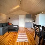 Hole Lodge *