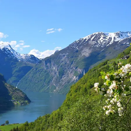 Hole * Geiranger
